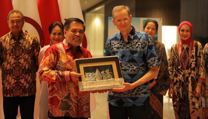 KBRI Beijing menggelar promosi ekonomi dan budaya bertajuk “One Day in Wonderful Indonesia” di kantor AIIB, Beijing. Foto: KBRI Beijing