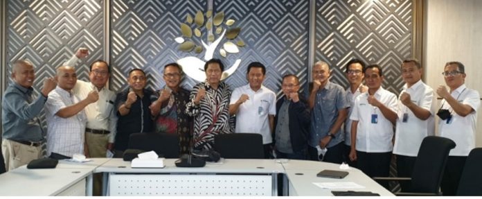 Pertemuan delapan orang Rimbawan senior Perhutani dengan Direktur Utama Perum Perhutani beserta jajarannya untuk mencari solusi bagi hutan di Pulau Jawa dan masa depan Perhutani. Foto: Dok. Pribadi