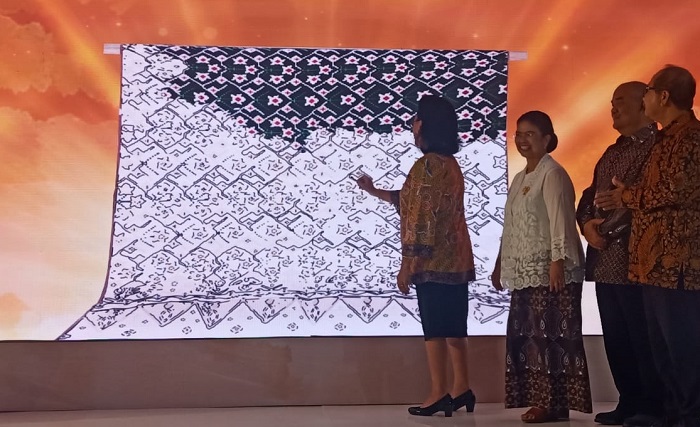Gusti Kanjeng Ratu Hemas meluncurkan secara simbolis Jogja International Batik Biennale (JIBB) 2023. Foto: KAGAMA.CO/Jos