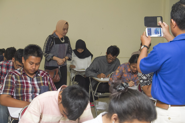 Rektor UGM mengapresiasi partisipasi kawan-kawan alumni (Kagama DKI Jakarta) menjadi Panitia Utul (Foto Faajr Nugroho/KAGAMA)