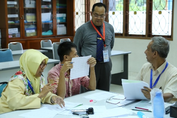 Tim Panitia Lokal 46 Yogyakarta juga mengantisipasi kemungkinan terjadinya kecurangan dalam pelaksanaan SBMPTN 2017 yang digelar serentak hari ini, Selasa (16/5/2017) di lima PTN di Yogyakarta (foto Firsto AP/Humas UGM)