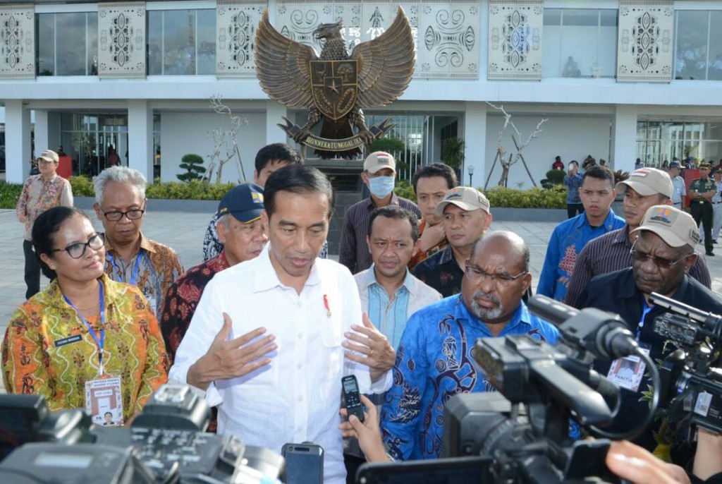 Presiden Joko Widodo berharap PLBN Skouw bisa membantu mengangkat ekonomi masyarakat sekitarnya.
