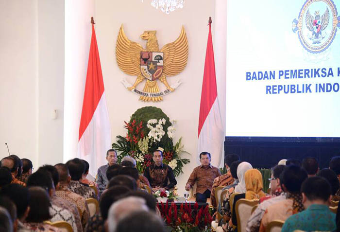 Presiden Joko Widodo bersama Wakil Presiden Jusuf Kalla turut menghadiri acara Laporan Hasil Pemeriksaan atas Laporan Keuangan Pemerintah Pusat (LHP LKPP) Tahun 2016 .