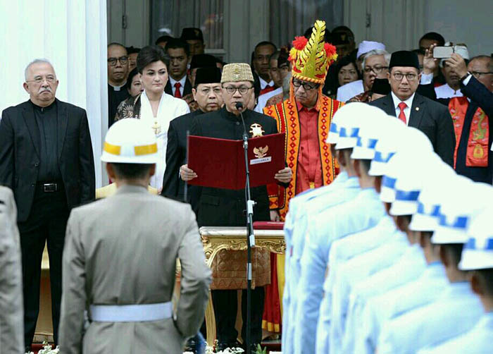 Ketua MPR  Zulkifli Hasan membacakan teks Pancasila dalam peringatan Hari Lahir Pancasila.