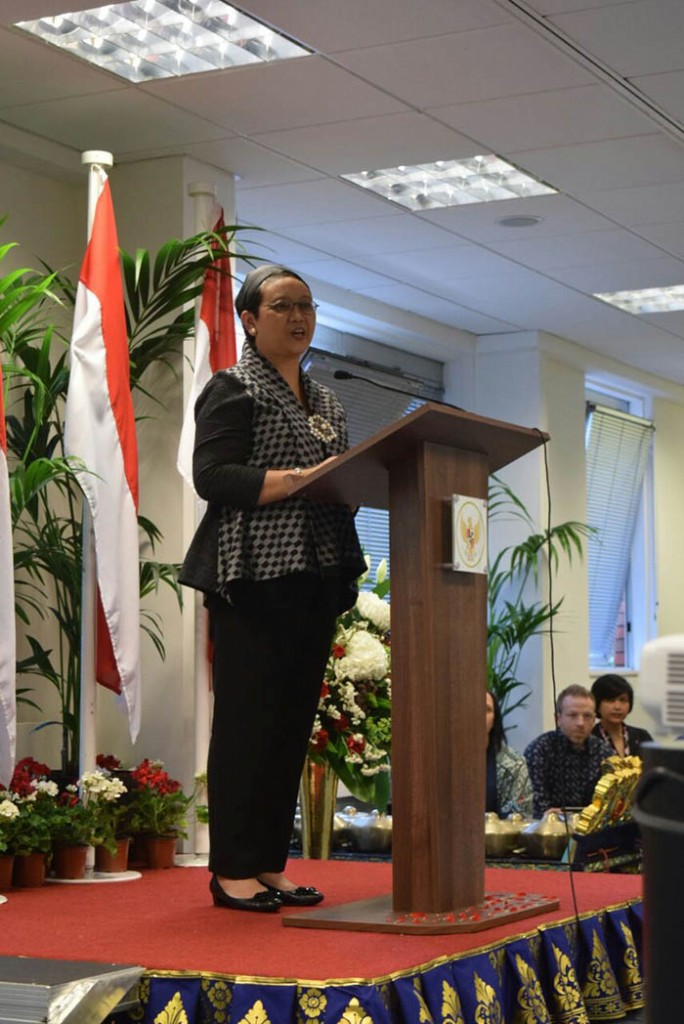Menlu Retno Marsudi mengungkapkan program pemerintah Indonesia untuk membeli dan membangun Perwakilan RI di luar negeri yang selama ini masih status sewa, dengan menggunakan skema kemitraan dengan BUMN.