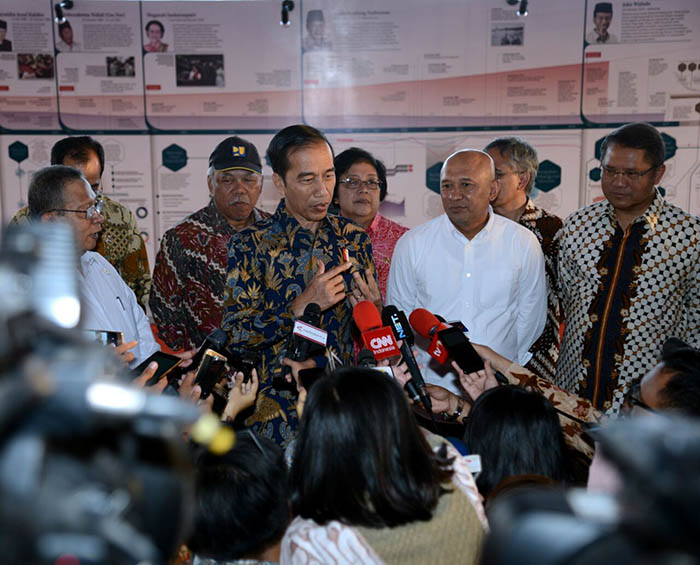 Presiden Joko Widodo mengingatkan bahwa pembangunan infrastruktur penting guna meningkatkan daya saing Indonesia di dunia internasional.