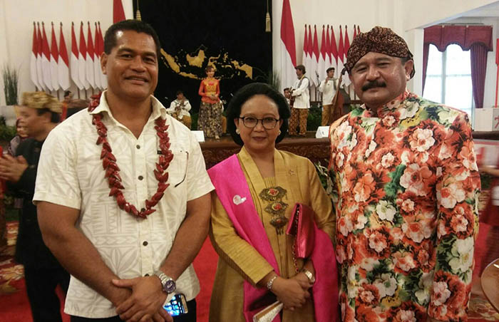 Menteri Komunikasi dan Teknologi Informasi Samoa Hon. Afamasaga Lepuiai Rico Tupai  bertemu Menteri Luar Negeri Indonesia Retno Marsudi yang didampingi suaminya, Agus Marsudi, setelah mengikuti perayaan HUT Kemerdekaan RI ke-72 di Istana Merdeka.