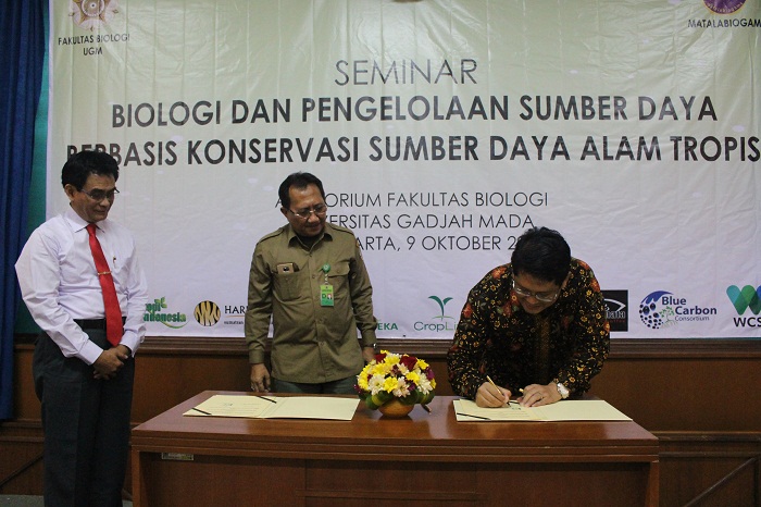 Penandatangan Kerjasama antara Fakultas Biologi dengan Dirjen KSDAE KLHK.(Foto: Taufiq/KAGAMA)