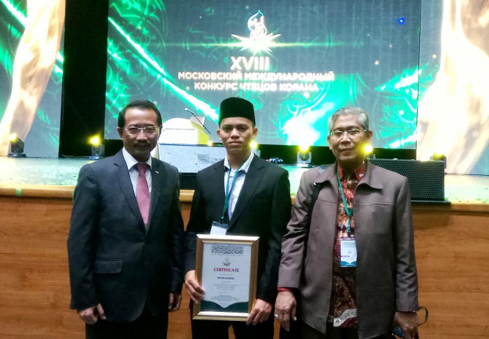 Peserta MTQ Indonesia bersama Dubes RI Moskow dan Direktur Penerangan Agama Islam Kementerian Agama RI. (Foto: KBRI Moskow)