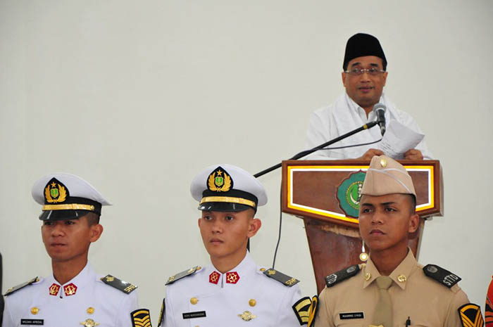 Menteri Perhubungan Budi Karya Sumadi siap berikan beasiswa untuk para santri dan santriwati.