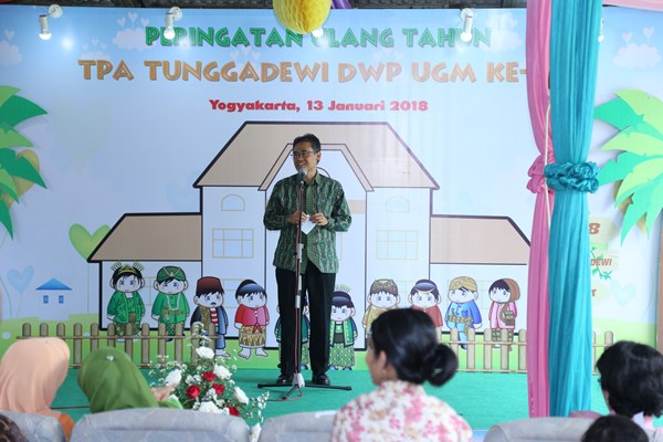 Rektor UGM Prof. Ir. Panut Mulyono, M. Eng., D. Eng. memberikan sambutan [Foto ISTIMEWA]