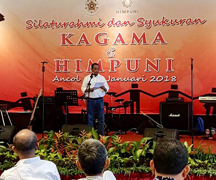 Ketua Harian PP KAGAMA Budi Karya Sumadi membacakan syair di acara syukuran ulang tahunnya.