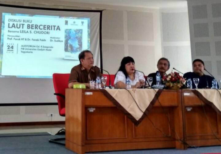Fakultas Ilmu Budaya Universitas Gadjah Mada, bekerja sama dengan Kepustakaan Populer Gramedia (KPG) dan Himpunan Sarjana Kesusateraan Indonesia (HISKI) mengadakan diskusi novel berjudul Laut Bercerita.