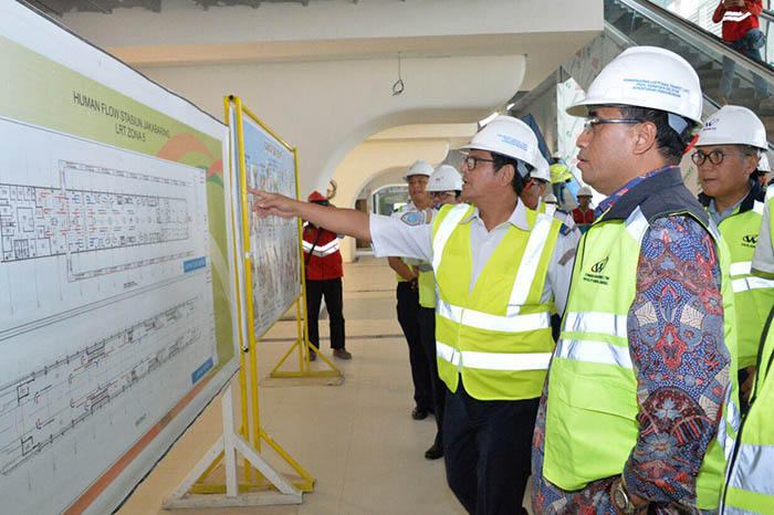 Menteri Perhubungan Budi Karya Sumadi berharap LRT Palembang jadi contoh pengembangan kota.