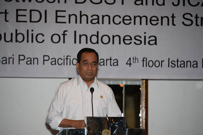 Menteri Perhubungan Budi Karya Sumadi mau jajarannya segera menerapkan sistem inaportnet di Pelabuhan Tanjung Priok.