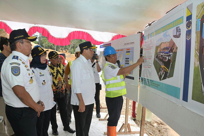 Menteri Perhubungan Budi Karya Sumadi yakin kehadiran Dry Port akan menumbuhkan semangat usaha masyarakat sekitar.