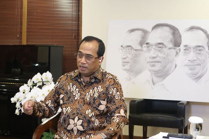Menteri Perhubungan Budi Karya Sumadi ingin pengemudi mendapat rejeki yang cukup tapi di konsumen tidak terlalu mahal.