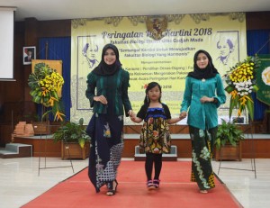Fashion Show Dalam Peringatan hari Kartini Fakultas Biologi UGM