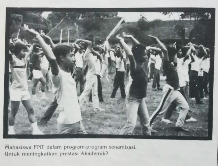 Mahasiswa FNT mengikuti Senam Kesegaran Jasmani.(Foto: Dok. Majalah Balairung)