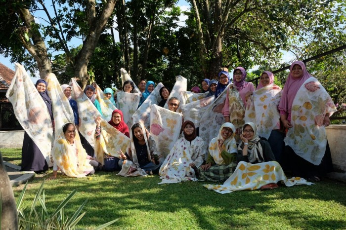 Para peserta pelatihan ecoprint KKI pada 5 Mei. (Foto: Dok. Fajrin)