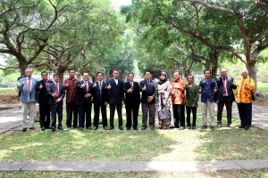 Rektor UGM dan Timja dalam kunjungan ke Taiwan