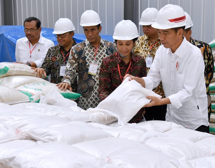 Visi Presiden Joko Widodo untuk mengumpulkan para petani ke dalam sebuah kelompok besar sehingga memiliki daya saing dan keekonomian yang lebih kuat.