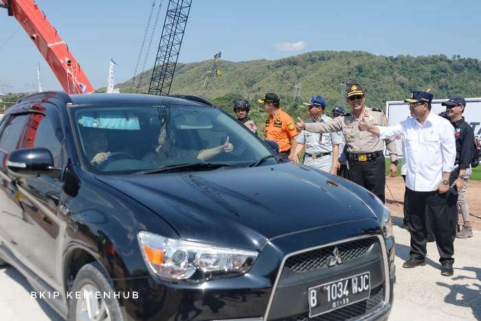 Menteri Perhubungan Budi Karya Sumadi meninjau kesiapan di sejumlah titik rest area di ruas tol mulai dari Batang hingga Cikopo.