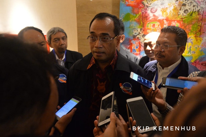 Menteri Perhubungan Budi Karya Sumadi berharap pembangunan LRT di Indonesia bisa kurangi kemacetan.