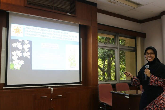 Mahasiswa Doktoral Biologi UGM Temukan Cara Percepat Pembungaan Tanaman Tembakau.(Foto: Dok. Humas UGM)