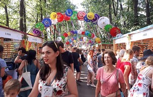 Warga Rusia mengunjungi Festival Indonesia ketiga di Moskow yang berlangsung 3-5 Agustus 2018.(Foto: Dok. KBRI Moskow)