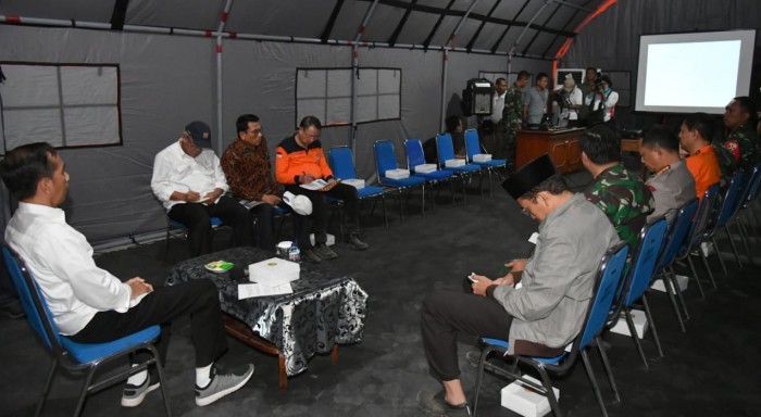 Pimpin Rapat Terbatas di Pengungsian, Ini 5 Arahan Presiden Terkait Penanganan Gempa Lombok.(Foto: Dok. Biro Pers Setpres)