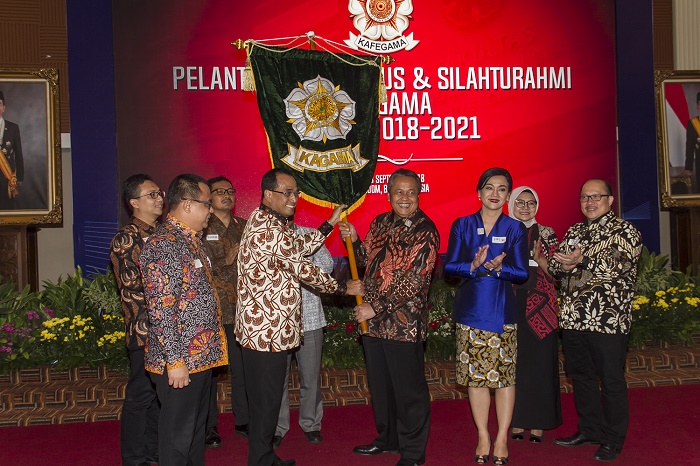 Pelantikan jajaran pengurus KAFEGAMA 2018-2021 dilakukan oleh Ketua Harian PP KAGAMA Budi Karya Sumadi. Foto : Fajar/KAGAMA