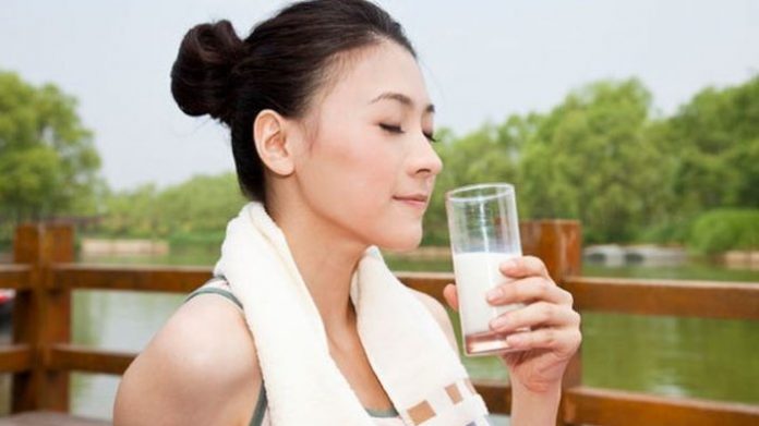Ternyata kandungan enzim di dalam susu dapat menguraikan kotoran yang menempel pada pakaian kita.(Foto: Sriwijaya Post)