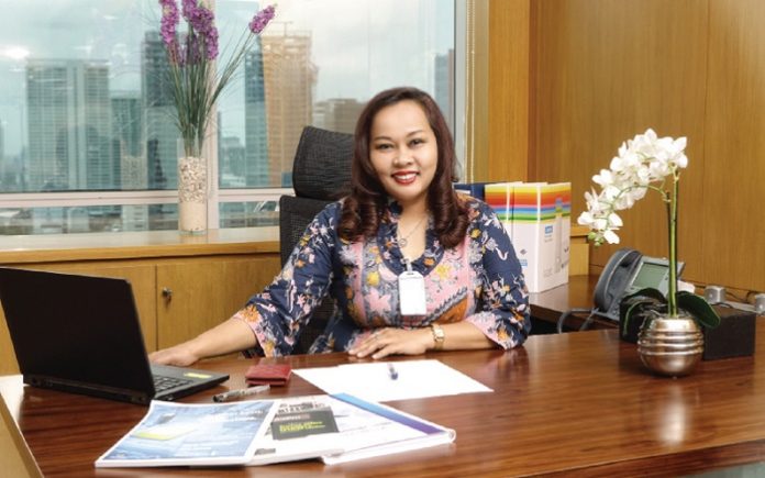 Tisye Diah Retnojati sukses meraih posisi karena bekerja dengan hati dan selalu memberikan value atau nilai yang bermanfaat untuk orang lain. Foto : Femina