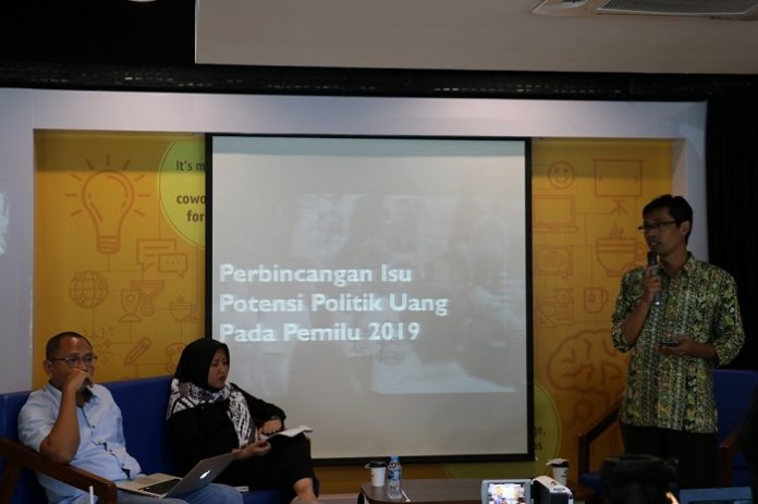 Dari analisis big data terhadap 7.647 percakapan terkait varian politik uang di sosial media yang dilakukan dari 2-12 April 2019 menunjukkan percakapan tentang politik uang banyak terjadi di Jawa. Foto : Humas UGM