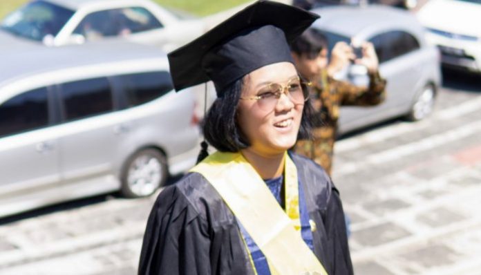 Novie bercerita bahwa keputusannya kuliah jauh-jauh ke Yogyakarta dari Medan adalah untuk hidup mandiri. Foto: Novie