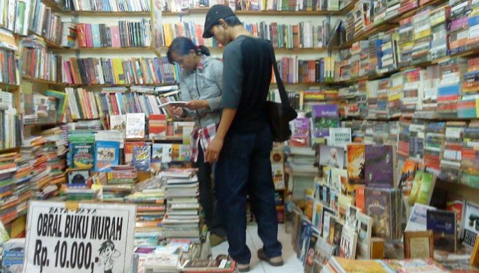 Tanpa perlu susah-susah membayar, kita sudah bisa menikmati buku yang bermutu. Foto: jakarta.panduanwisata.id