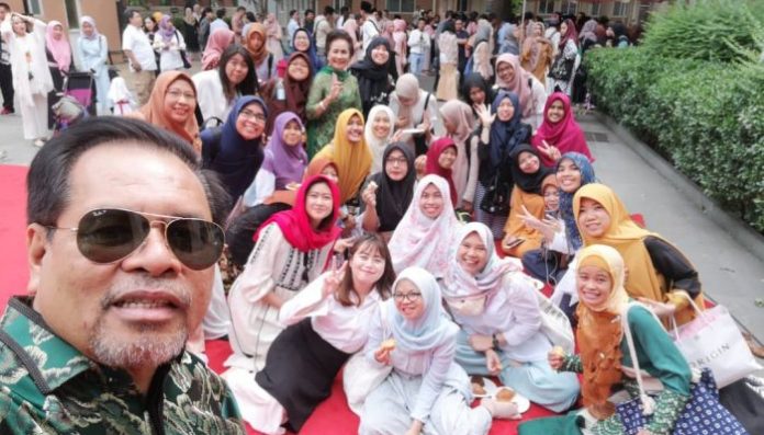 Aneka Kuliner Khas Indonesia Meriahkan Perayaan Idulfitri di KBRI Beijing. Foto: KBRI Beijing)