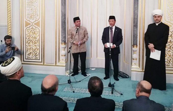 Dubes RI untuk Rusia merangkap Belarus M. Wahid Supriyadi menyampaikan sambutan pada acara solidaritas untuk rakyat Palestina di Moscow Cathedral Mosque, Moskow. Foto : KBRI Moskow)