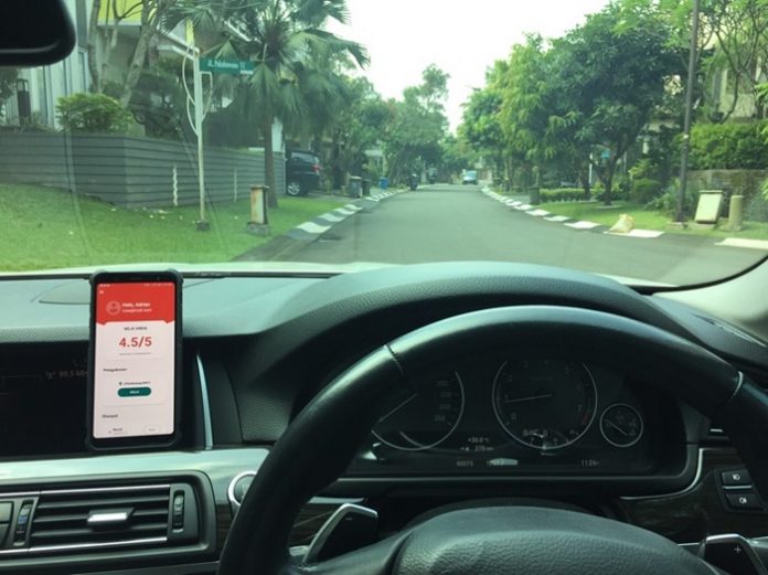 Aplikasi D'BOS dapat menilai perilaku pengemudi sehingga dapat mencegah kecelakaan yang mungkin terjadi. Foto : Humas UGM