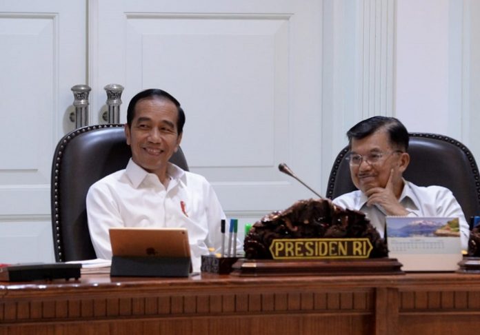 Presiden Joko Widodo dan Wakil Presiden Jusuf Kalla memimpin rapat terbatas yang membahas pengembangan destinasi wisata prioritas. Foto : Setpres