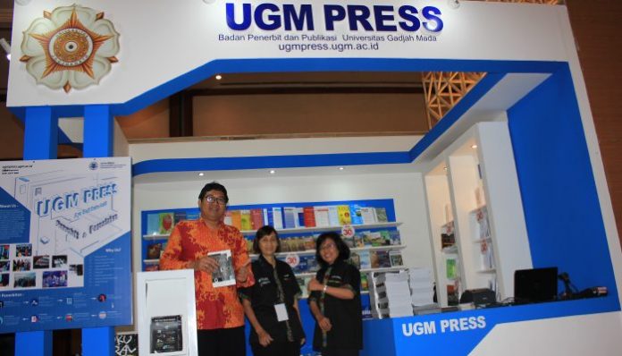 Saat ini UGM Press menggagas dibentuknya komunitas baca lewat kampanye 'Ayo Beli Buku Asli'. Foto: BPP UGM