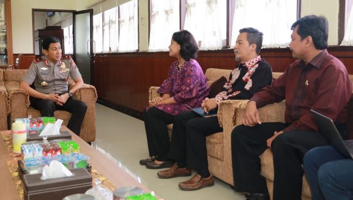 Bersama Polda DIY Bahas Penelitian Kenakalan Remaja di DIY. Foto: Tribratanews.polri.go.id