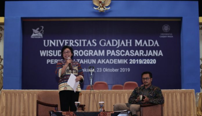 Direktur Eksekutif Hukum Bank Indonesia (BI) Rosalia Suci Handayani, S.H., L.LM. membabar kiat sukses membangun jalan berkarier. Foto: ugm.ac.id