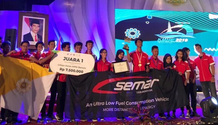 Tim Semar UGM meraih Juara 1 kategori Urban Gasoline dengan meraih mileage 385 km per liter bensin, disusul oleh ITS 366 km per liter dan UNY 355 km per liter. Foto: Istimewa