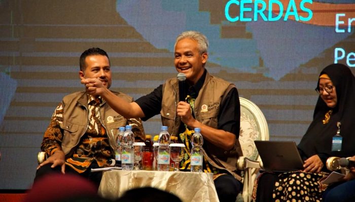 Ganjar Pranowo membabar inspirasi kepemimpinannya yang memaknai filosofi mandi dengan gayung ala orang Jawa. Foto: Taufiq Hakim