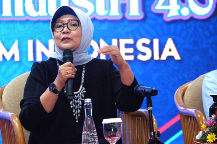 Ekonom Core Indonesia Hendri Saparini menyakini penting dilakukan pemanfaatan teknologi untuk mengejar ketertinggalan Indonesia secara nasional. Foto : Maul/KAGAMA