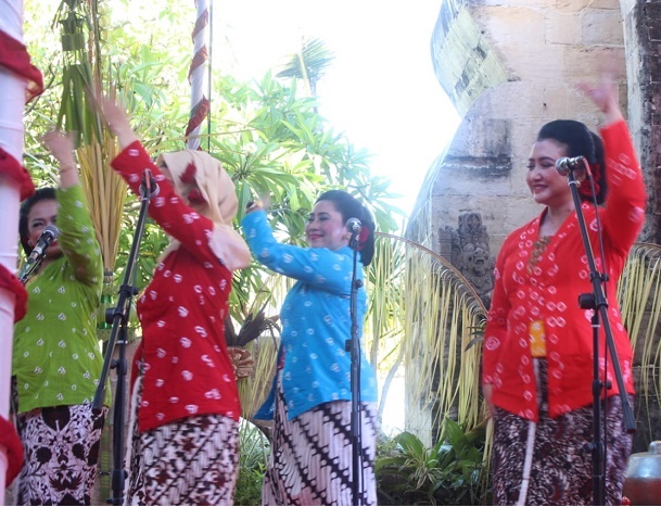 Kagama Karawitan menyenandungkan tembang tradisional dan kontemporer Jawa. Foto : Josep/KAGAMA