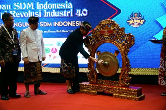 Wakil Gubernur Tjokorda Oka Artha Ardana Sukawati membuka secara resmi Seminar Nasional bertajuk 