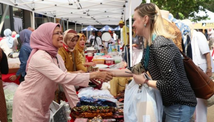 Pasar Indonesia menarik minat hampir 10.000 warga Pretoria untuk datang. Foto: KBRI Pretoria